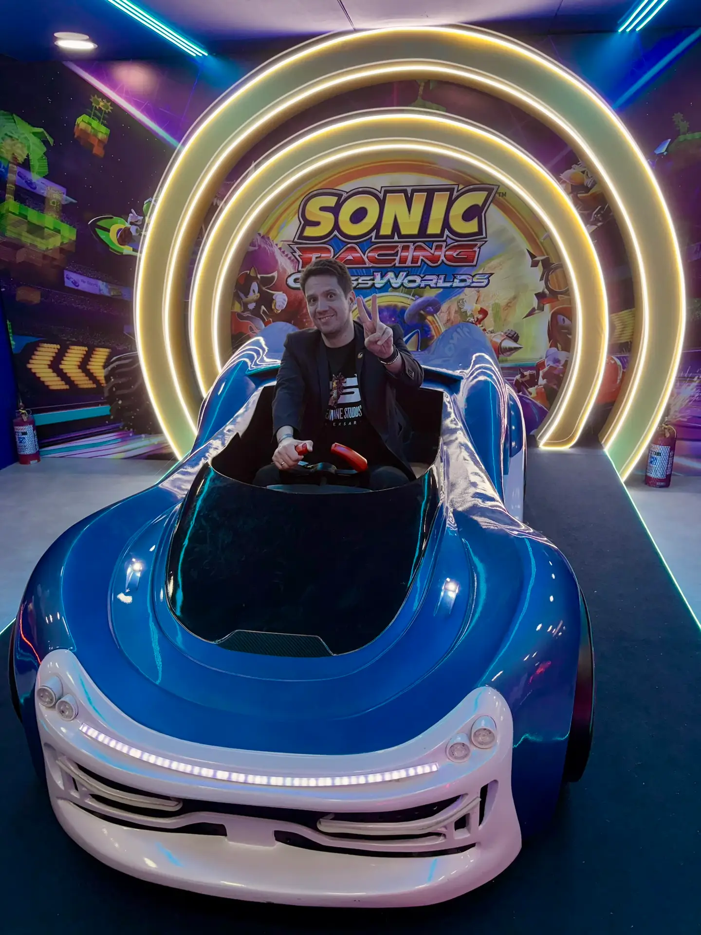 Andrés León en un evento de gaming, Sonic Racing CrossWorlds